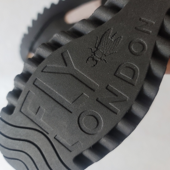 NEW Fly London Ylfa Black Leather Lace Up Wedge Sandals EU 39 US 8/8.5 - Picture 9 of 12